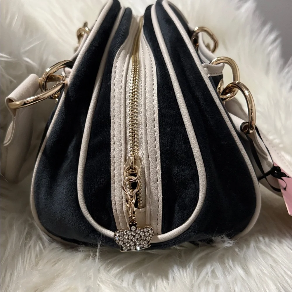 Viral juicy couture satchel bag
In perfect condition brand new with tags - Picture 5 of 7